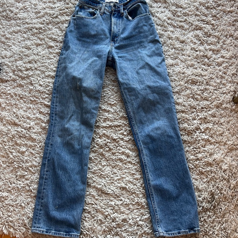 Abercrombie & Fitch High Rise Blue Jeans
No returns for this great price!